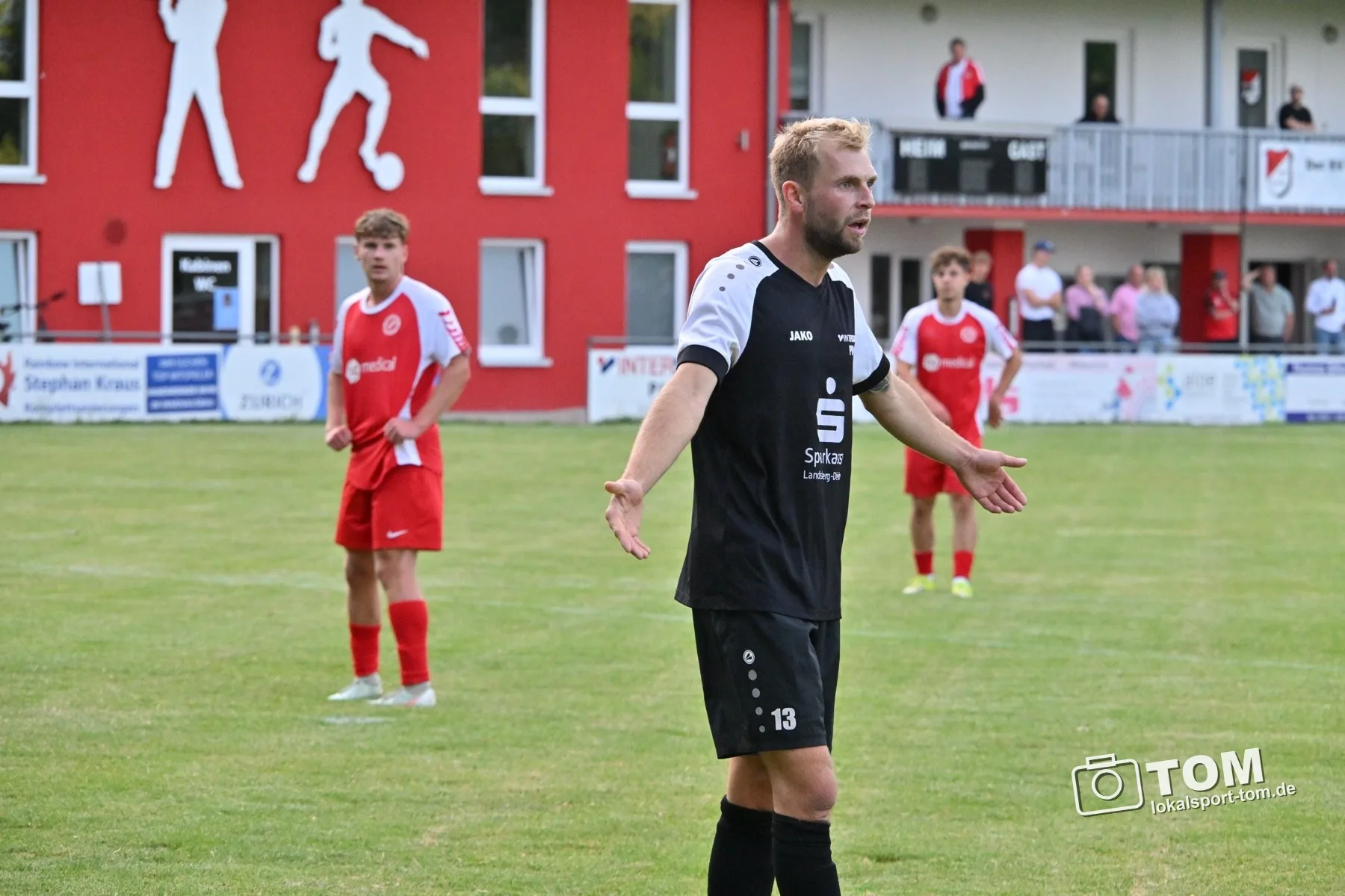 Komplette Bilderstrecke vom Testspiel zwischen dem SV Igling und dem SV Raisting. (Bild 14 von 16)