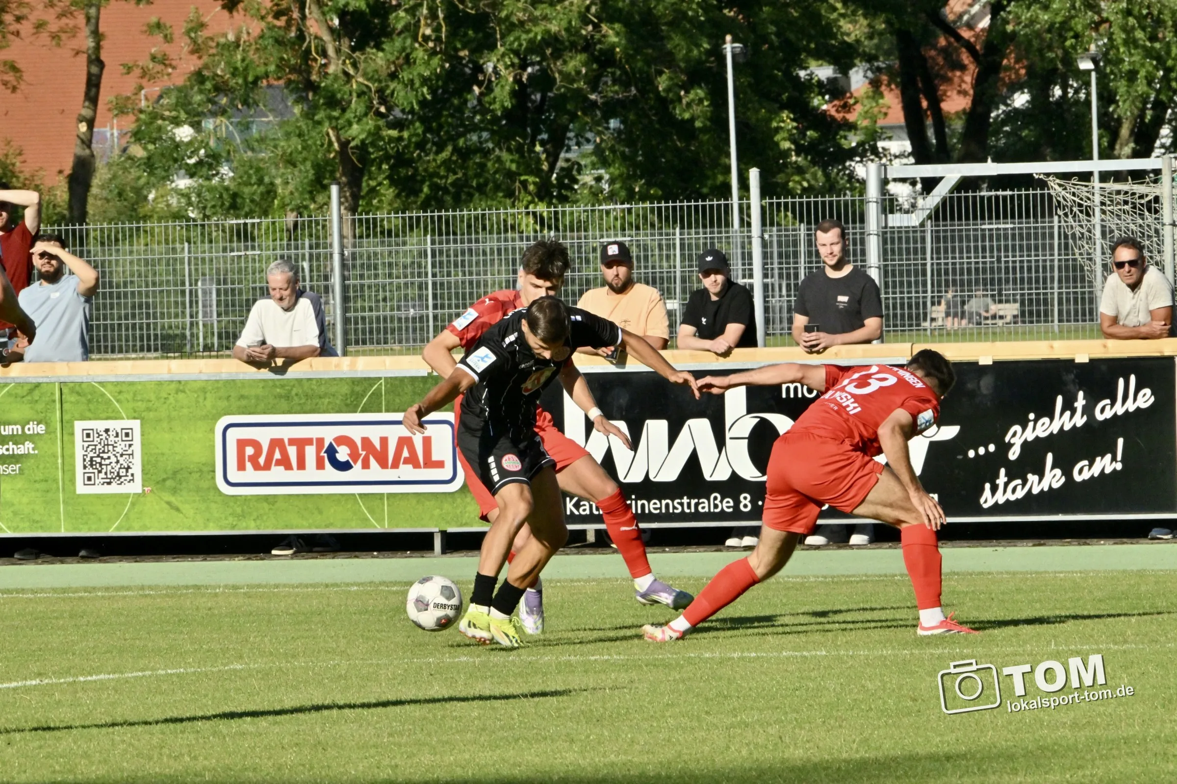18 Fotos vom ersten Regionalliga-Spiel des TSV Landsberg im Sportzentrum gegen den FC Memmingen. (Bild 6 von 18)
