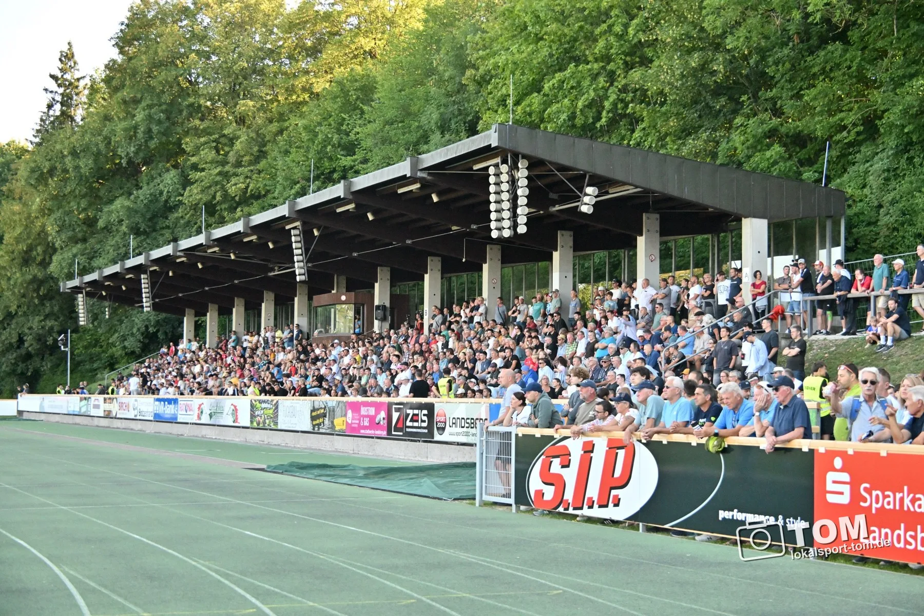 18 Fotos vom ersten Regionalliga-Spiel des TSV Landsberg im Sportzentrum gegen den FC Memmingen. (Bild 3 von 18)
