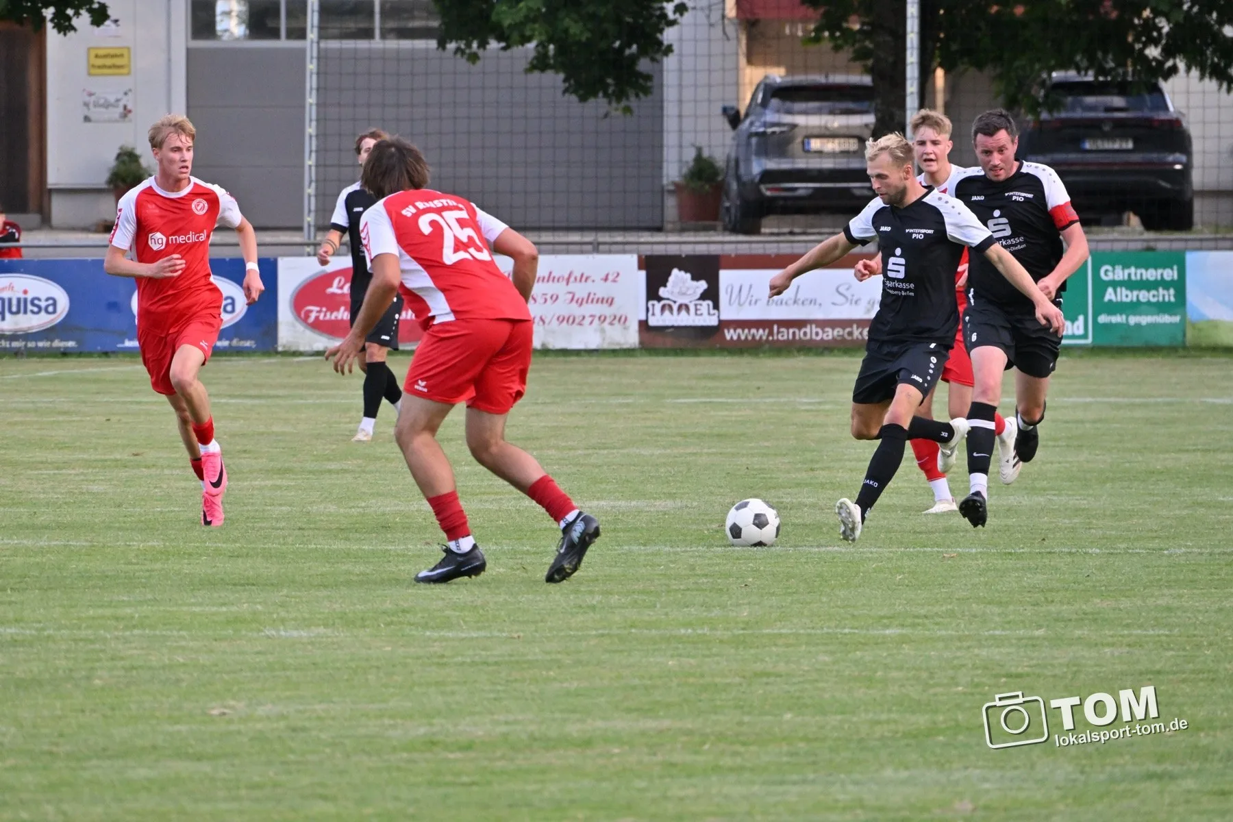 Komplette Bilderstrecke vom Testspiel zwischen dem SV Igling und dem SV Raisting. (Bild 6 von 16)