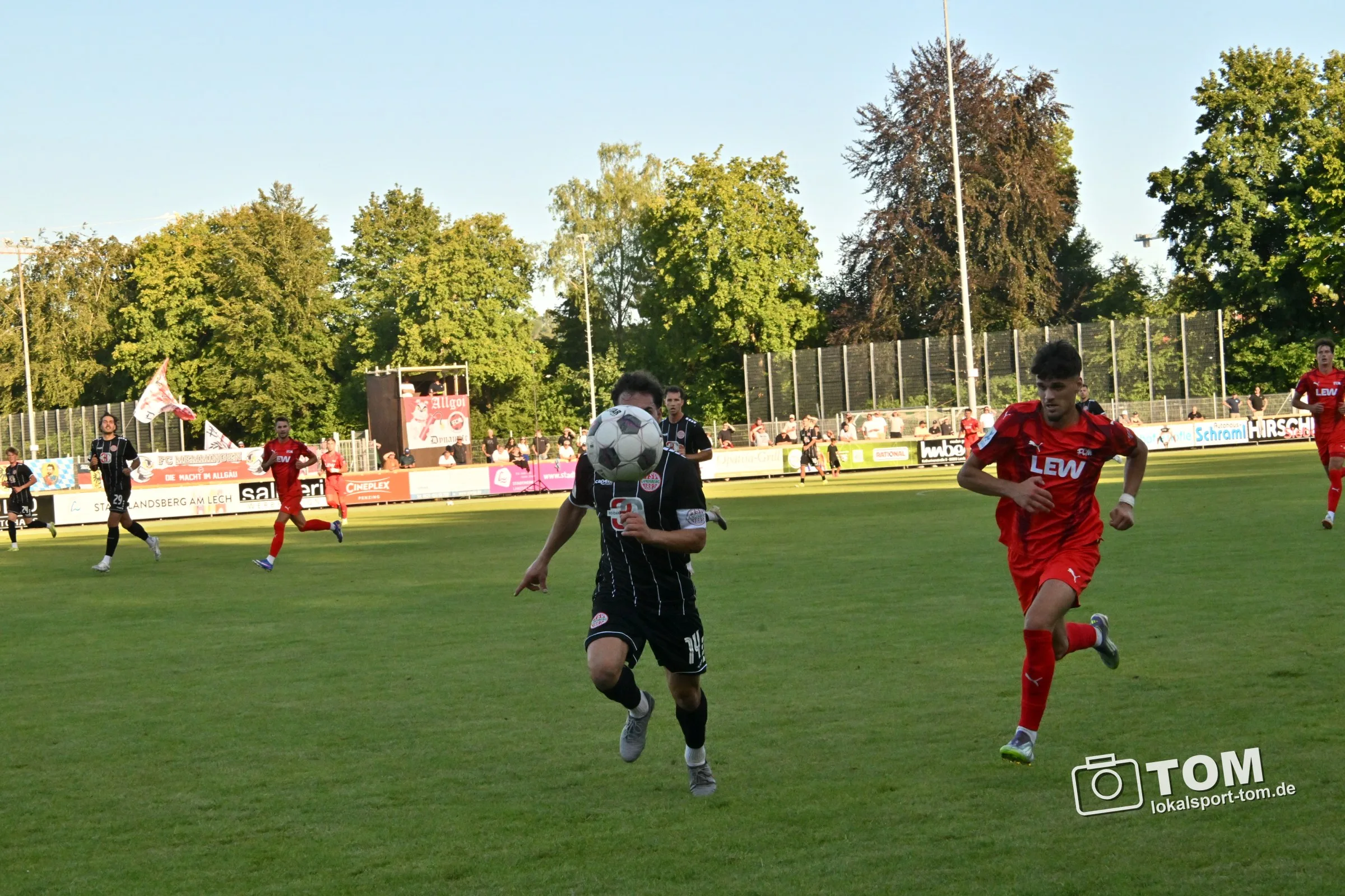 18 Fotos vom ersten Regionalliga-Spiel des TSV Landsberg im Sportzentrum gegen den FC Memmingen. (Bild 18 von 18)