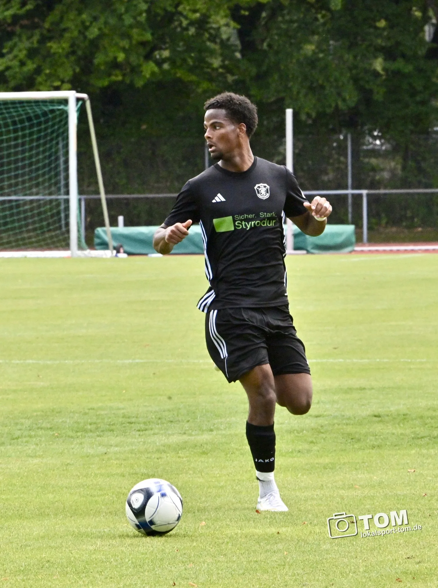 Die Bilder vom 3:0-Sieg des VfL Kaufering in Königsbrunn (Bild 10 von 20)