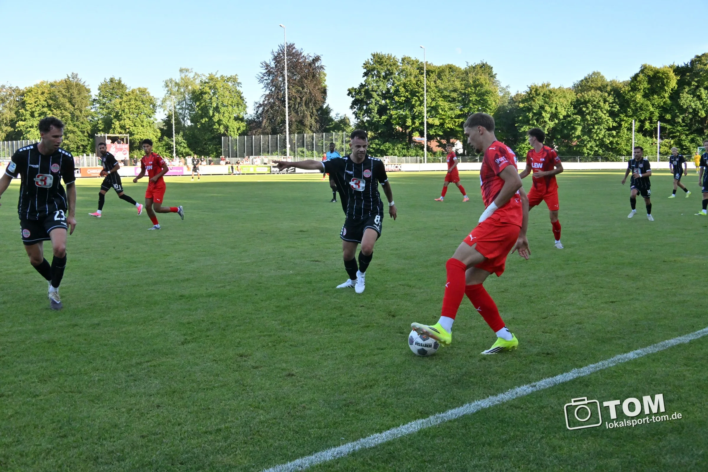 18 Fotos vom ersten Regionalliga-Spiel des TSV Landsberg im Sportzentrum gegen den FC Memmingen. (Bild 13 von 18)