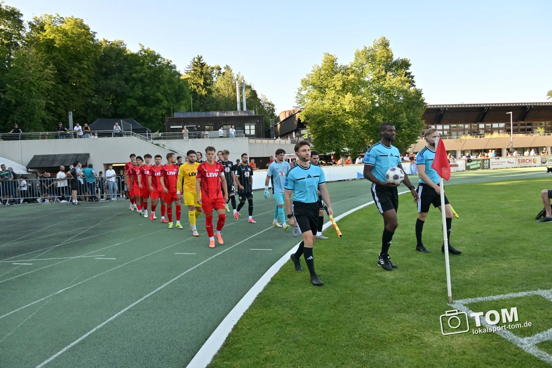 18 Fotos vom ersten Regionalliga-Spiel des TSV Landsberg im Sportzentrum gegen den FC Memmingen. (Bild 1 von 18)
