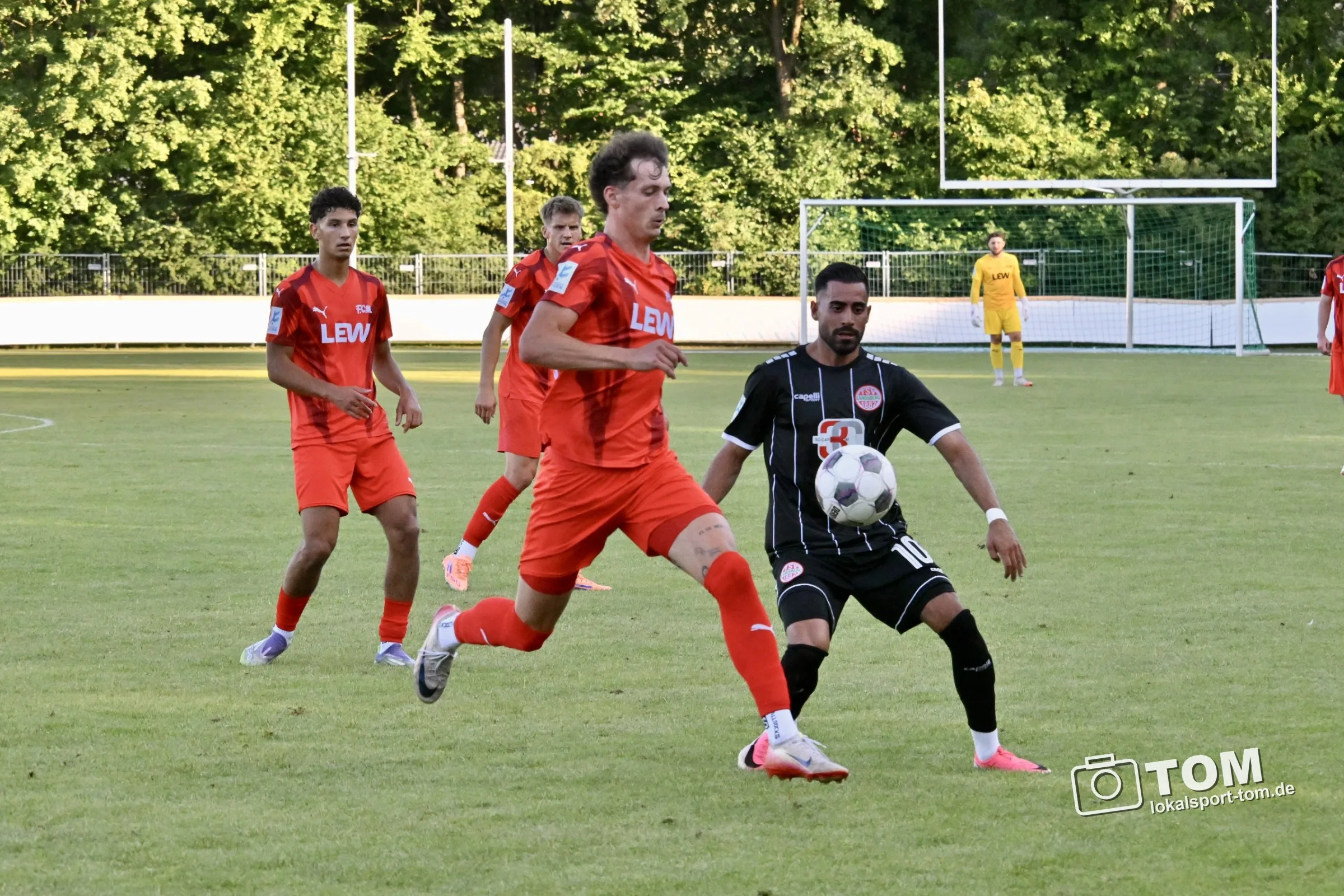 18 Fotos vom ersten Regionalliga-Spiel des TSV Landsberg im Sportzentrum gegen den FC Memmingen. (Bild 10 von 18)