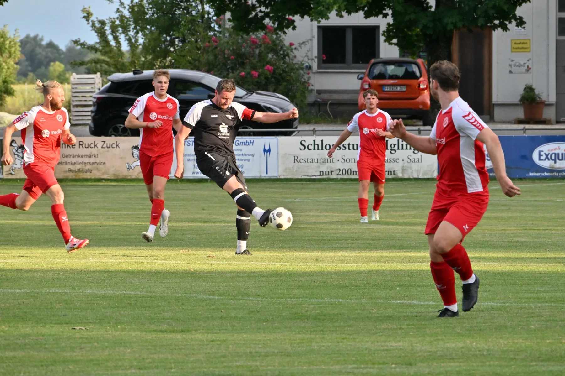 Komplette Bilderstrecke vom Testspiel zwischen dem SV Igling und dem SV Raisting. (Bild 2 von 16)